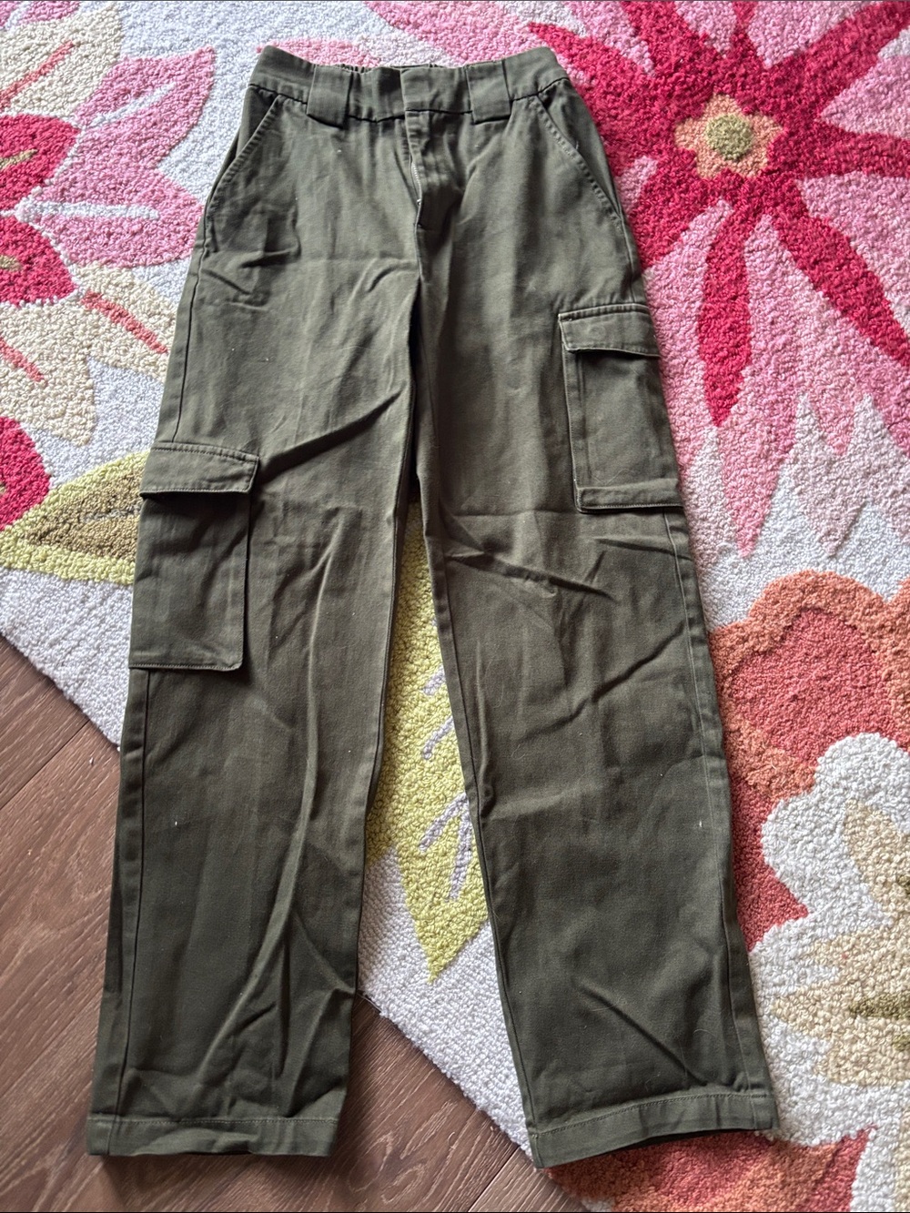 TNA Aritzia Olive Cargo Pants xs.  No belt.